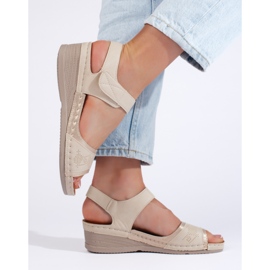 Sandalias mujer beige con velcro 1