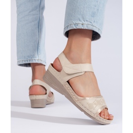 Sandalias mujer beige con velcro 3