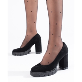 Salón de mujer de ante negro con tacón alto 1