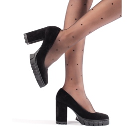 Salón de mujer de ante negro con tacón alto 2