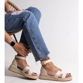 Sandalias con cuña beige de Laurencia 1