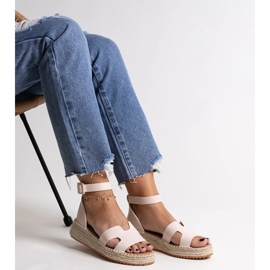 Sandalias con cuña beige de Laurencia 2