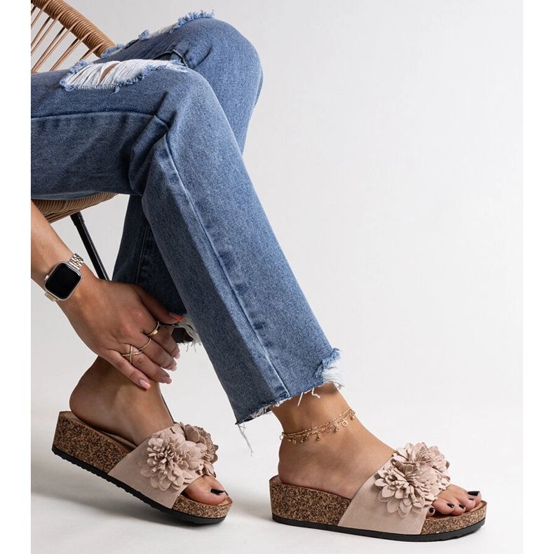 Chanclas beige con flores en la plataforma Apolonia 1 Chanclas beige con flores en la plataforma Apolonia 1