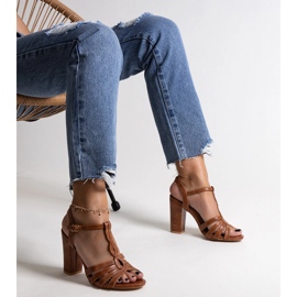 Sandalias de tacón marrones de Mikaii marrón 2