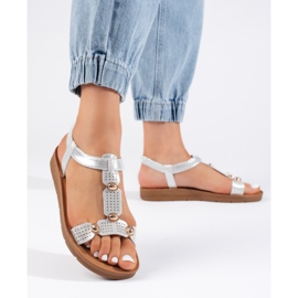 Sandalias de mujer plateadas con adornos. plata 1