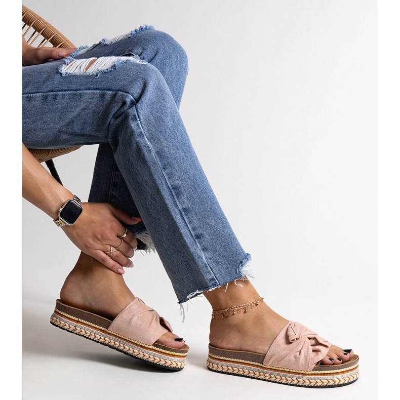 Pantuflas rosas enormes con suela decorativa Nibalie. 1