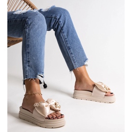 Chanclas beige macizas con lazo, izsa 3