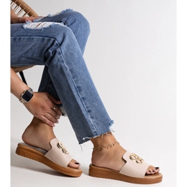Chanclas beige con hebilla decorativa Jinan 1