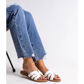 Chanclas clásicas blancas con decoración Umayma. blanco 2