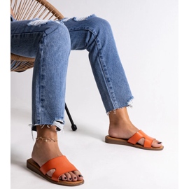 Chanclas naranjas hechas de cuero ecológico de Kajetana 3