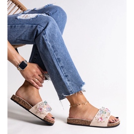 Chanclas beige decoradas con piedras Negistina 2