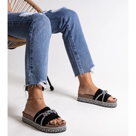 Chanclas negras decoradas con circonitas Kamiliana negro 3
