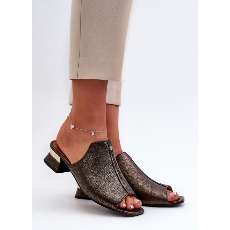 Chanclas elegantes para mujer de piel natural con tacón bajo Maciejka 06360-20 Grafito negro 1