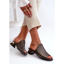 Chanclas elegantes para mujer de piel natural con tacón bajo Maciejka 06360-20 Grafito negro 6