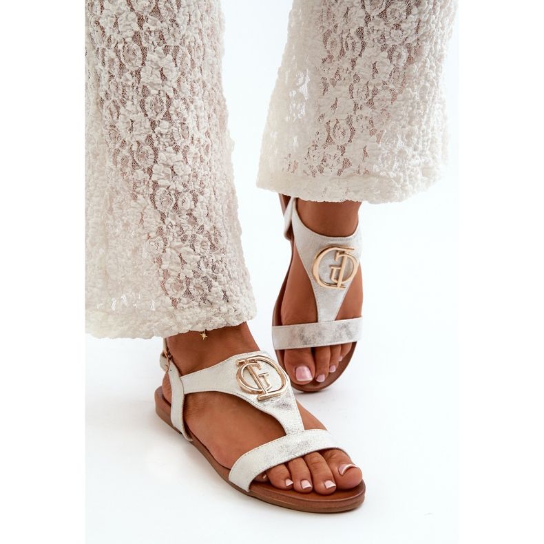 Sandalias Planas De Mujer Con Adorno Dorado S.Barski KV27-051 Blanco y Plata 1