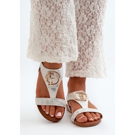Sandalias Planas De Mujer Con Adorno Dorado S.Barski KV27-051 Blanco y Plata 3