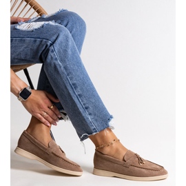 Mocasines en marrón oscuro con colgante de metal de Fiorano beige 1