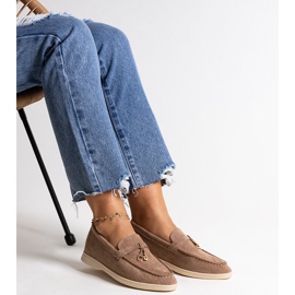 Mocasines en marrón oscuro con colgante de metal de Fiorano beige 2