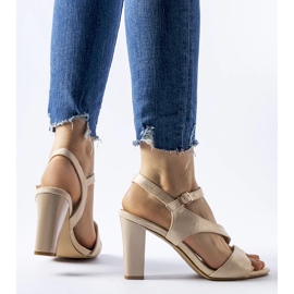 Sandalias de tacón beige de Murdock 2