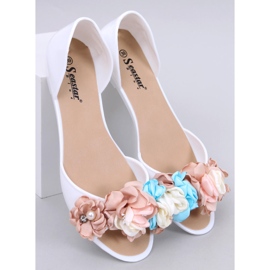 Melisa con flores Carmil White blanco 1