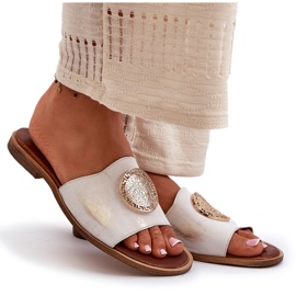 Zazoo 2938 Chanclas de Piel con Tacón Plano y Adorno Dorado, Cepillado 9
