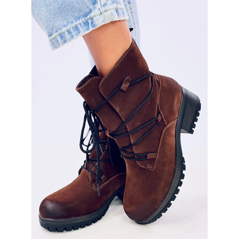 Botas sobre el protector de Puerto Marron marrón 2