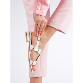 Sandalias planas blancas con estilo blanco 2