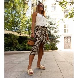 Chanclas beige con hebilla dorada de Feorie 2 Chanclas beige con hebilla dorada de Feorie 2