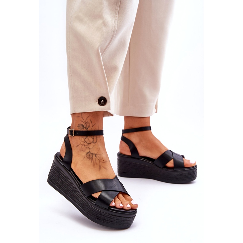 Las cómodas sandalias de cuñas negras de las mujeres negro 1 Las cómodas sandalias de cuñas negras de las mujeres negro 1