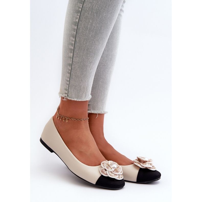 Bailarinas Mujer Piel Ecológica Detalle Decorativo Beige Divinella 1