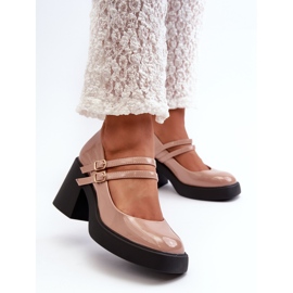 Zapatos de tacón de charol en beige oscuro con tacones gruesos de Halmina 2 Zapatos de tacón de charol en beige oscuro con tacones gruesos de Halmina 2