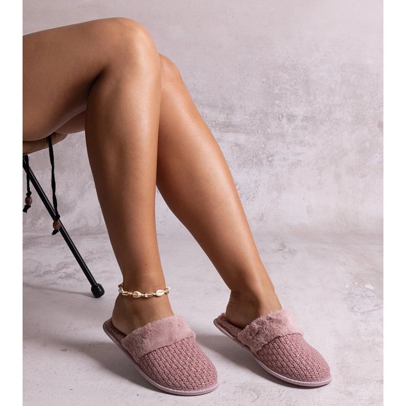 Zapatillas rosas decoradas con hilo Sira rosado 1