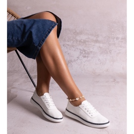 Deportivas Biserka caladas blancas y azul marino blanco 2