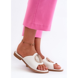 Chanclas de mujer con tacón plano y decoración, blanco Rivashea 1