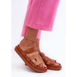 Chanclas Mujer Piel Ecológica con Velcro Camel Silaka marrón 1