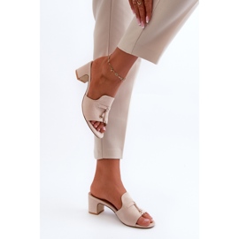 Chanclas de mujer Jemenna beige con tacones altos de ante ecológico 4