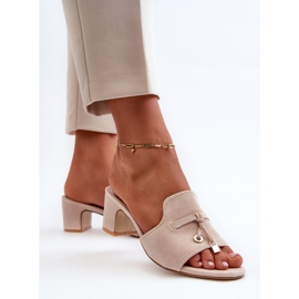 Chanclas de mujer Jemenna beige con tacones altos de ante ecológico 5