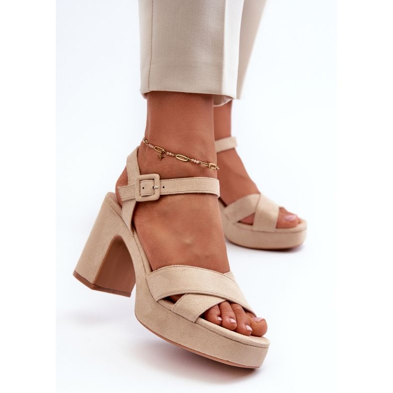 Sandalias de Mujer Confeccionadas en Ante Ecológico con Tacón Alto y Plataforma, Beige Claro Sakane 2 Sandalias de Mujer Confeccionadas en Ante Ecológico con Tacón Alto y Plataforma, Beige Claro Sakane 2