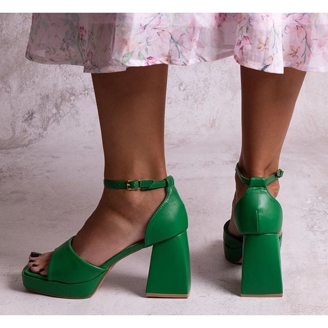 Sandalias de tacón verdes de Vesna 2