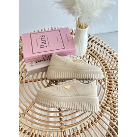 Zapatillas de mujer Chrisstin beige confeccionadas en piel ecológica con plataforma enorme 1