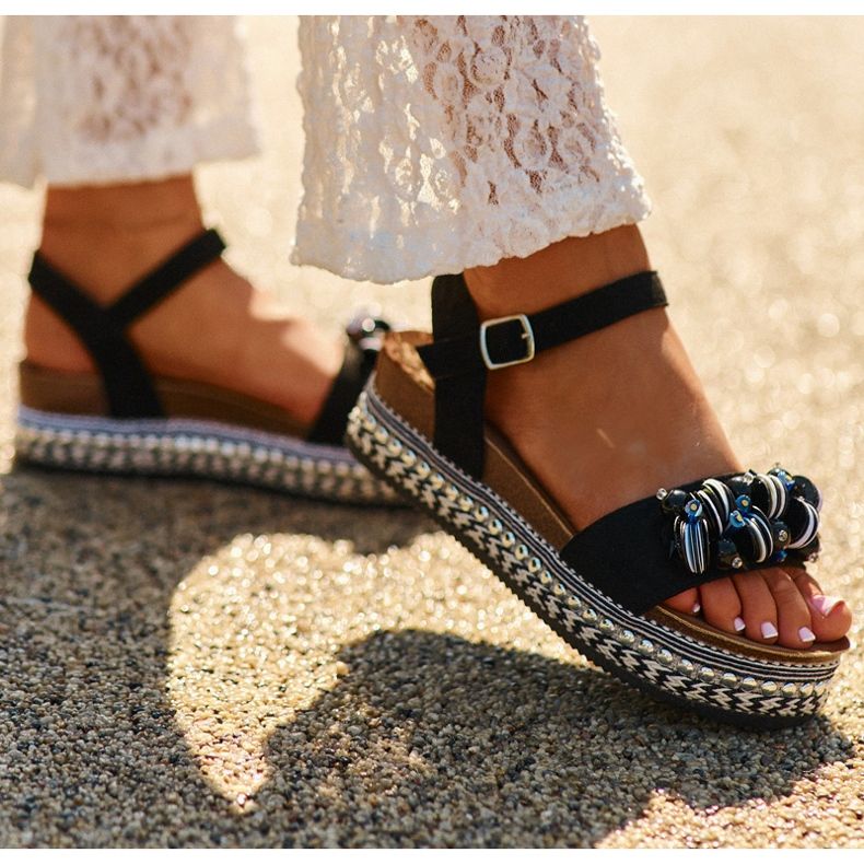 S.Barski Sandalias para mujeres en cuña y plataforma con decoraciones S. Barski Hy056 Negro 3 S.Barski Sandalias para mujeres en cuña y plataforma con decoraciones S. Barski Hy056 Negro 3