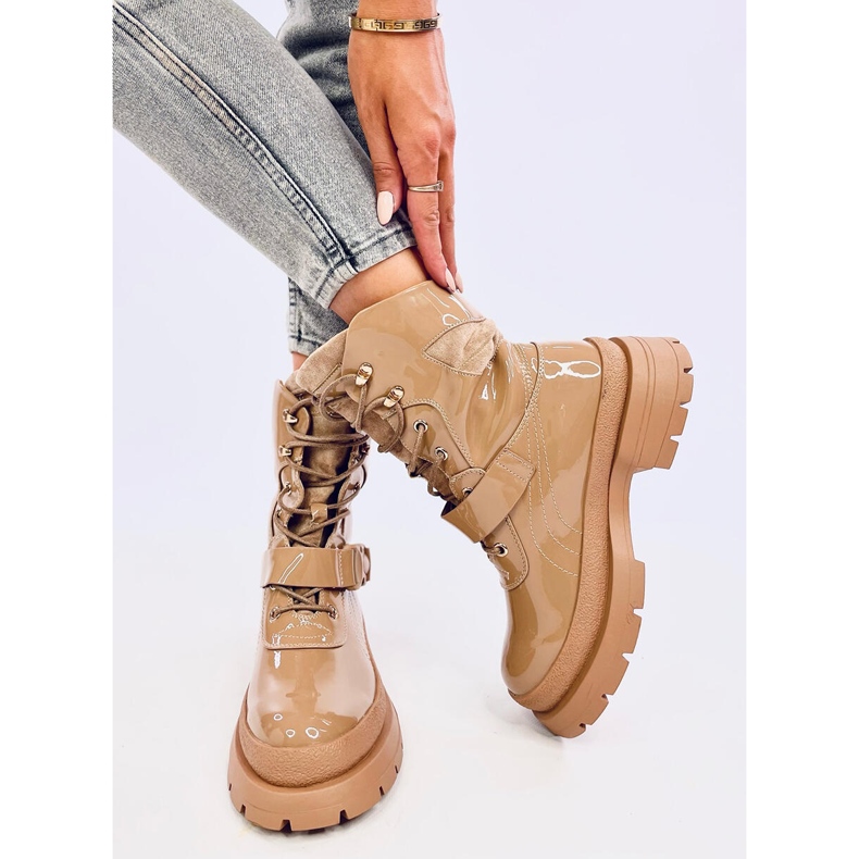 Botas Jens Khaki con barniz militar beige 2