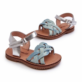 Sandalias infantiles azules con cierre de velcro y tiras entrelazadas 3