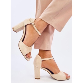 Ferdi Sandalias de tacón beige con decoración dorada 1 Ferdi Sandalias de tacón beige con decoración dorada 1