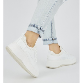 Zapatillas blancas de mujer con suela gruesa. blanco 3