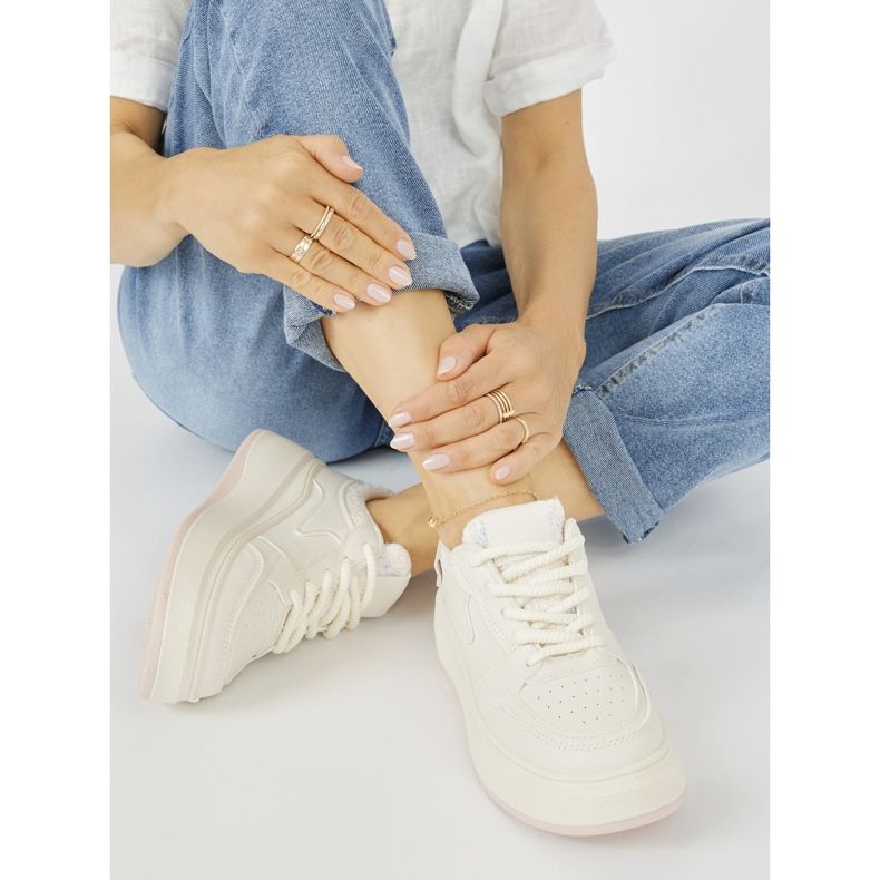 Zapatillas deportivas de mujer color crema con suela gruesa. beige 2