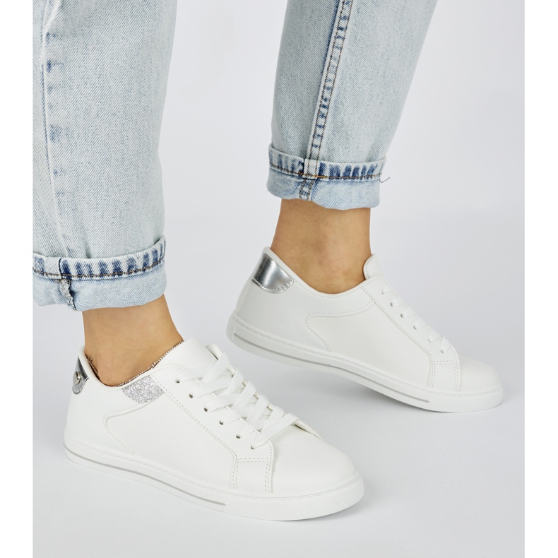 Calzado deportivo clásico de mujer. blanco 2 Calzado deportivo clásico de mujer. blanco 2