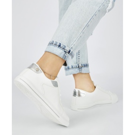 Calzado deportivo clásico de mujer. blanco 1 Calzado deportivo clásico de mujer. blanco 1