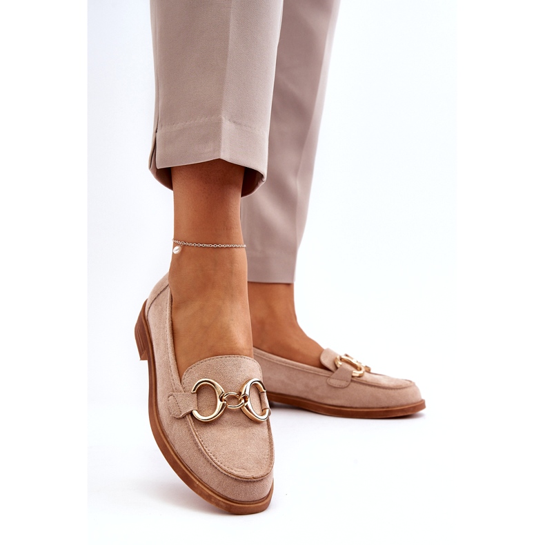 Vinceza Mocasines de mujer de ante beige con decoración dorada 1