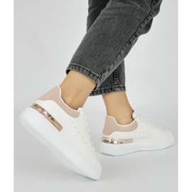 Deportivas de mujer de piel blanca con elemento rosa blanco 3